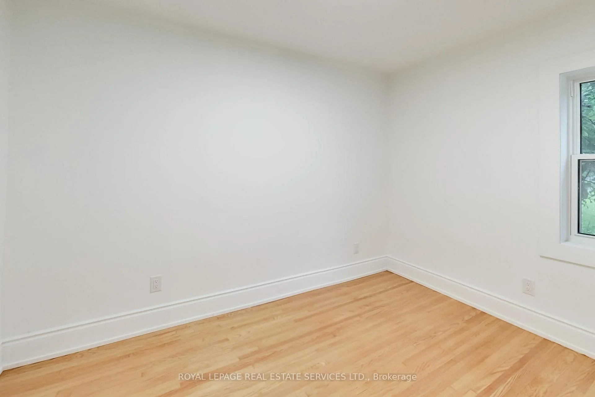 Photo 39 of Unit Upper, 218 Montrose Avenue, Toronto, Palmerston-Little Italy — HOMEH