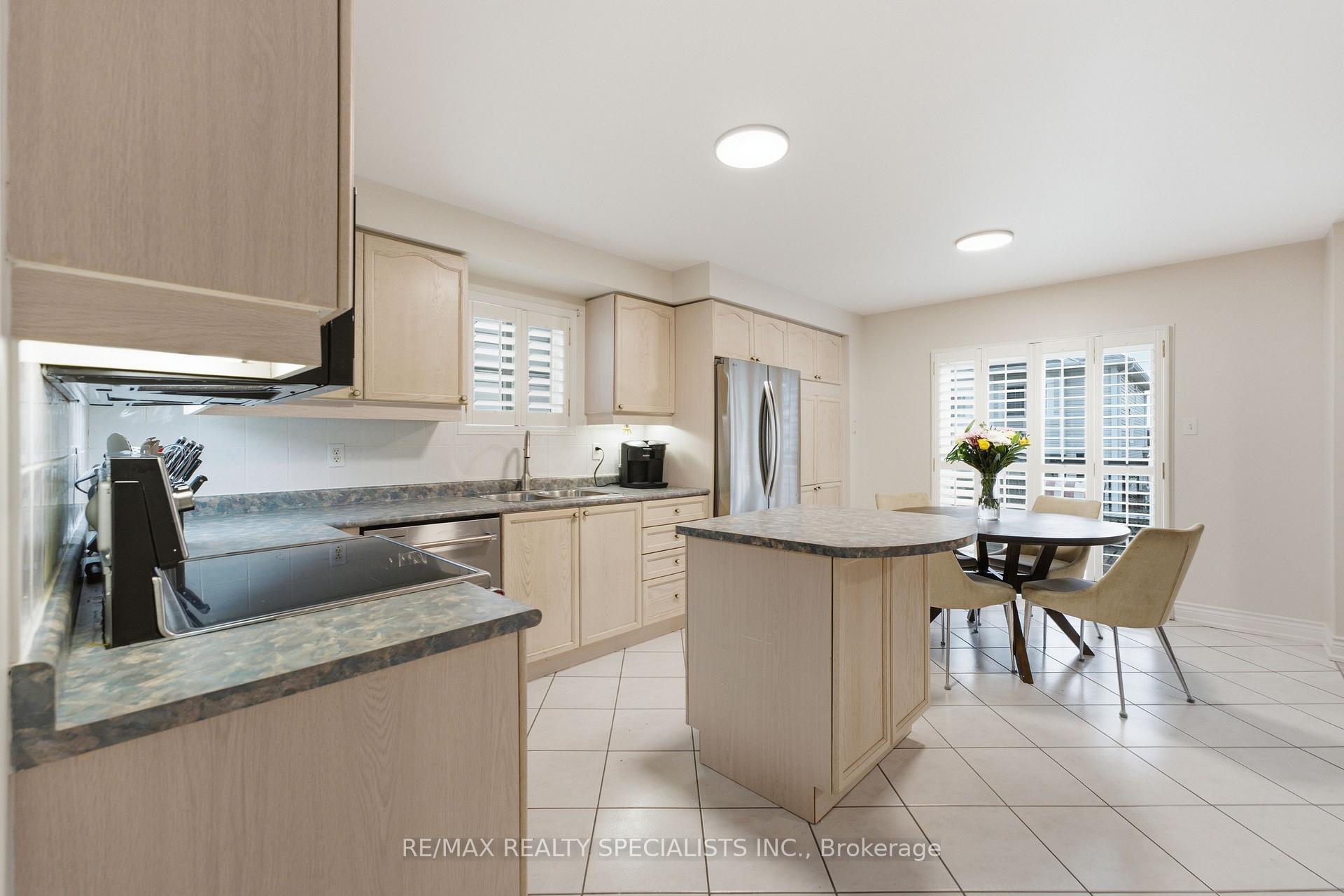 Photo 6 of 192 Van Scott Drive, Brampton, Northwest Sandalwood Parkway — HOMEH
