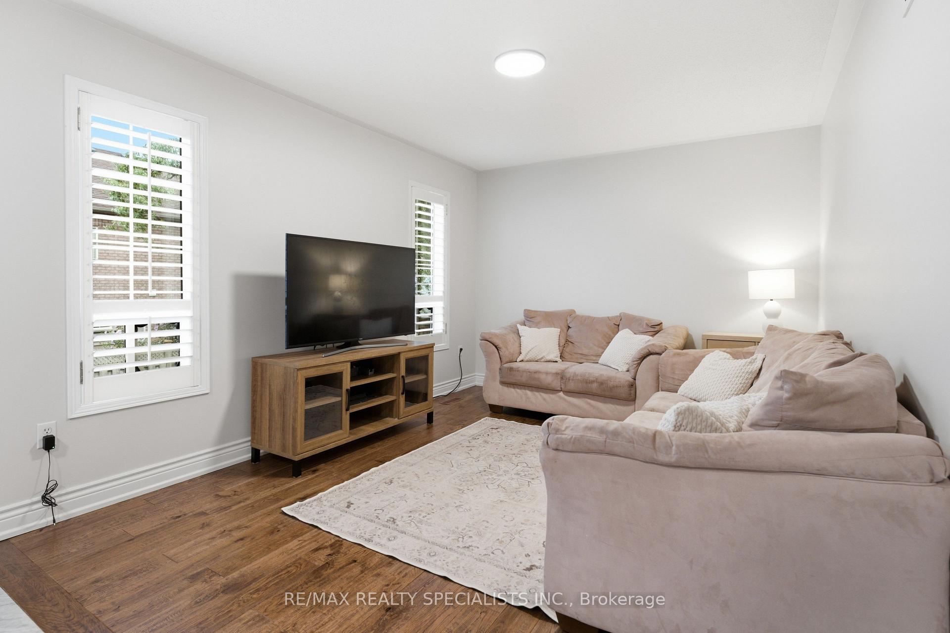 Photo 10 of 192 Van Scott Drive, Brampton, Northwest Sandalwood Parkway — HOMEH