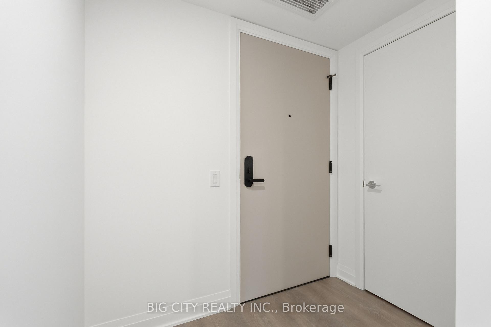Photo 3 of Unit 710, 25 Frederick Todd Way, Toronto, Leaside — HOMEH