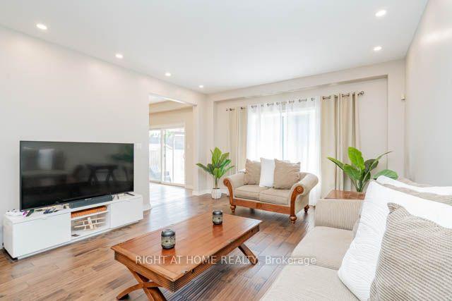 Photo 4 of 95 Hemlock Way, Grimsby, Grimsby West — HOMEH