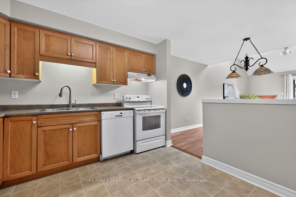 Photo 5 of Unit 8, 767 Maple Avenue, Burlington, Brant — HOMEH