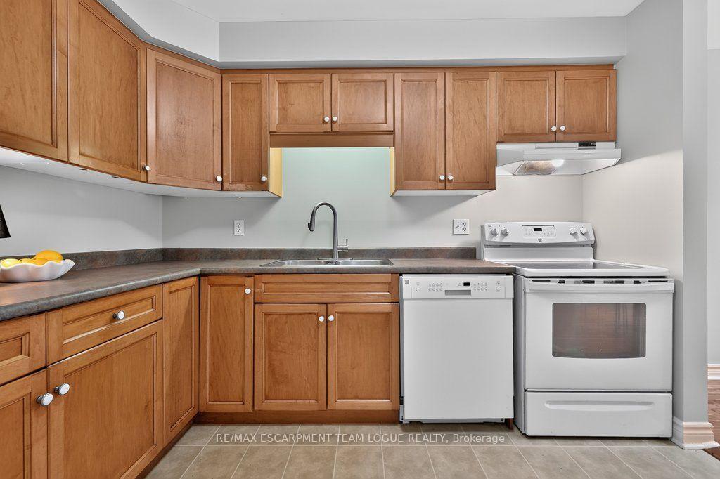 Photo 6 of Unit 8, 767 Maple Avenue, Burlington, Brant — HOMEH