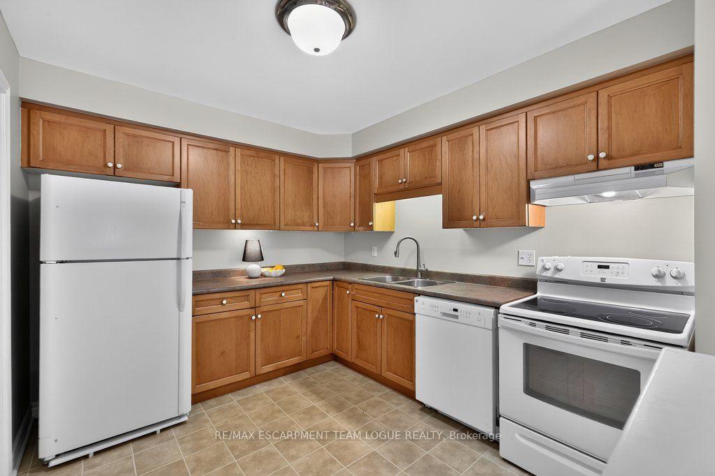 Photo 7 of Unit 8, 767 Maple Avenue, Burlington, Brant — HOMEH