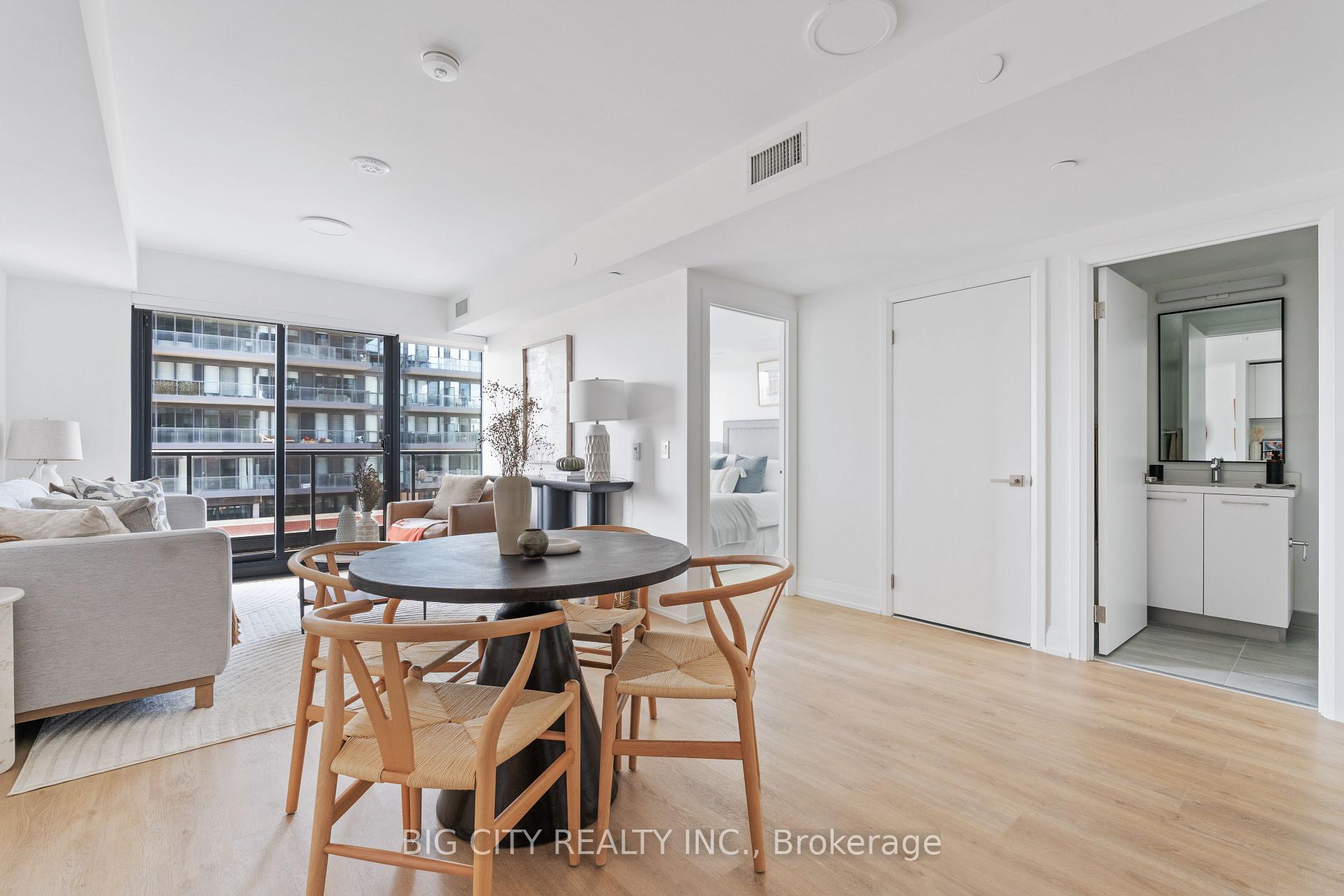 Photo 6 of Unit 902, 36 Brentcliffe Road, Toronto, Thorncliffe Park — HOMEH