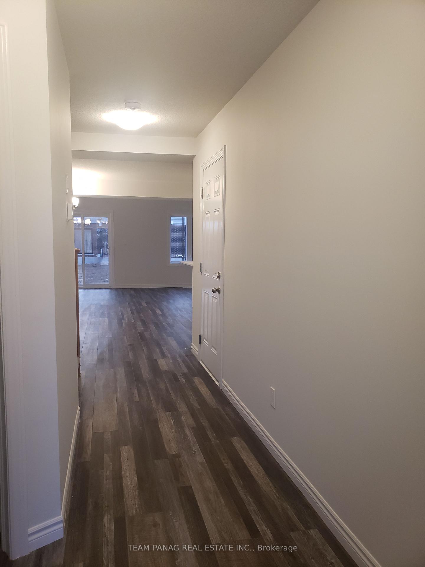 Photo 2 of 3146 Turner Crescent, London, South U — HOMEH