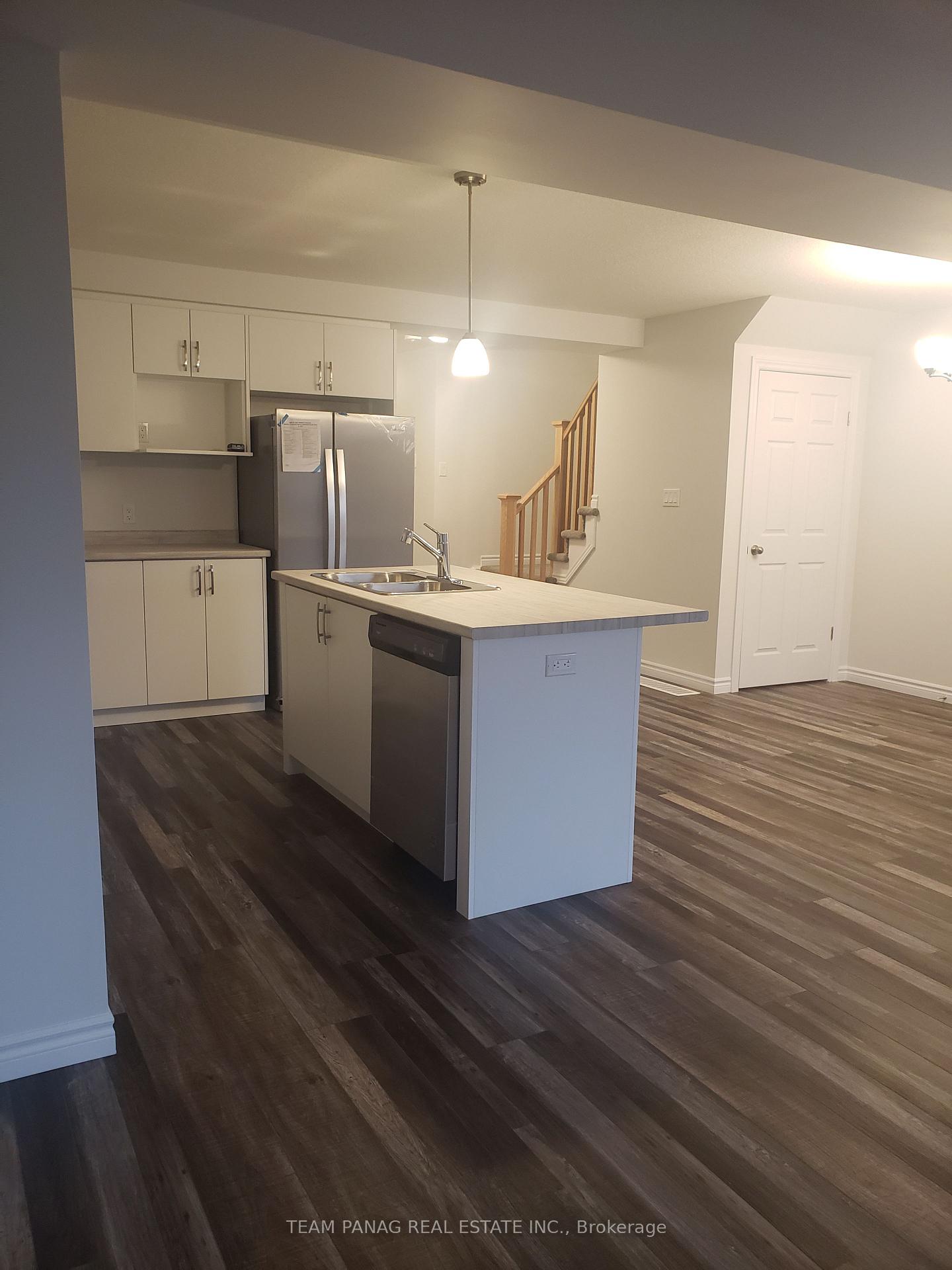 Photo 4 of 3146 Turner Crescent, London, South U — HOMEH