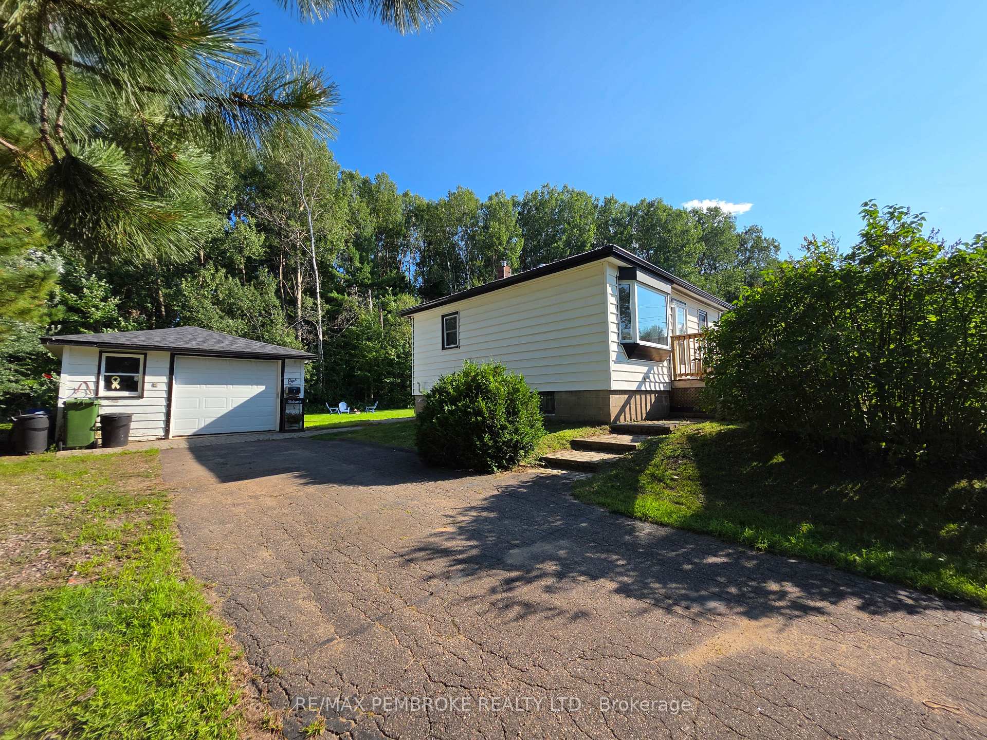 Photo 1 of 1 New Street, Petawawa, Petawawa — HOMEH