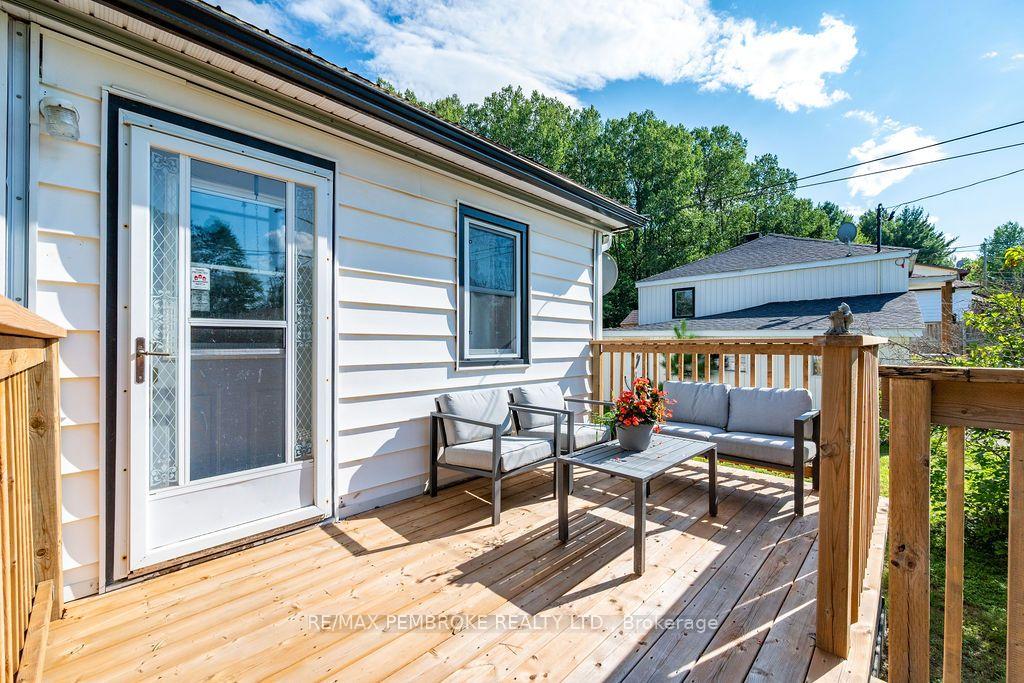 Photo 5 of 1 New Street, Petawawa, Petawawa — HOMEH