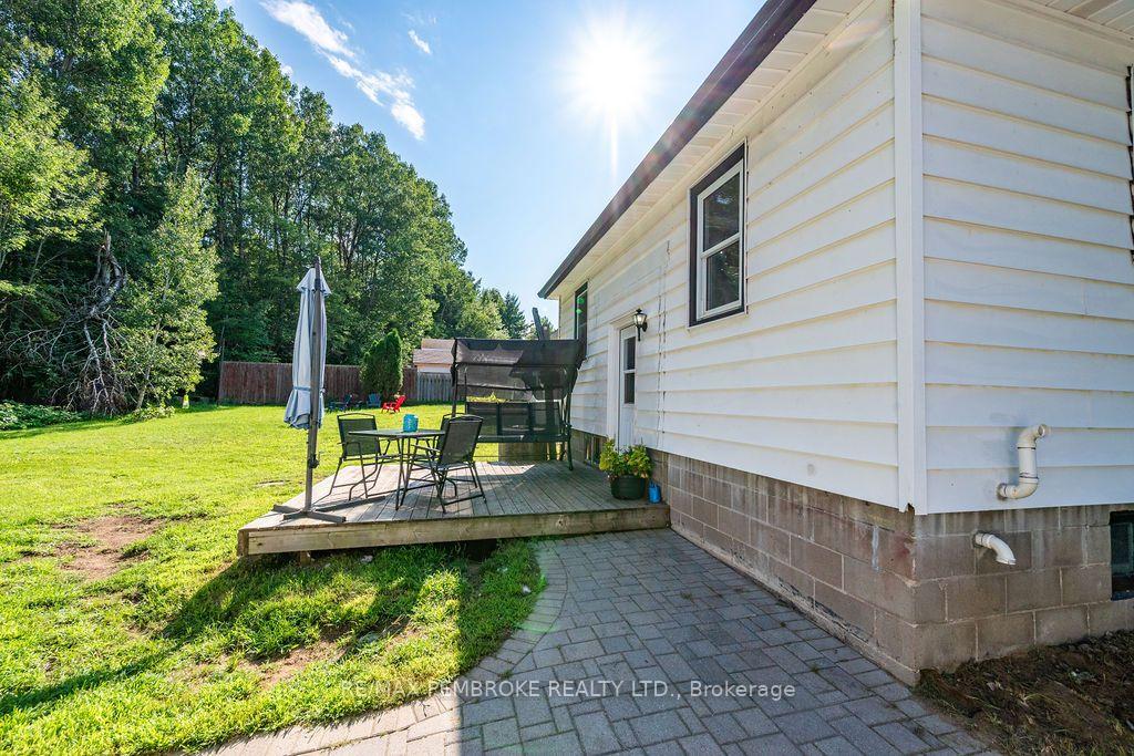 Photo 11 of 1 New Street, Petawawa, Petawawa — HOMEH
