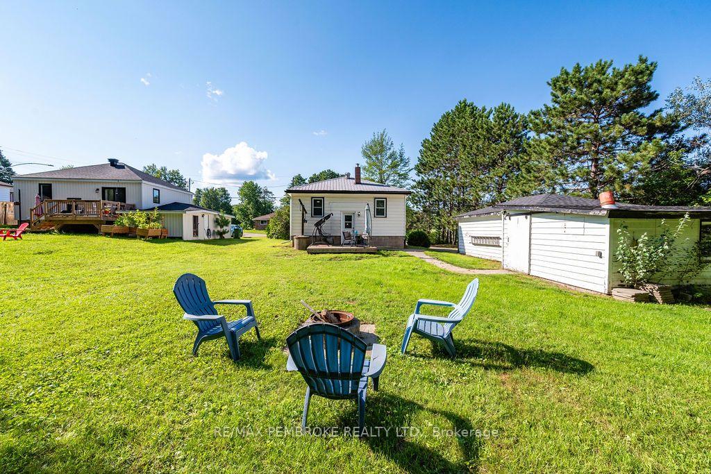 Photo 29 of 1 New Street, Petawawa, Petawawa — HOMEH