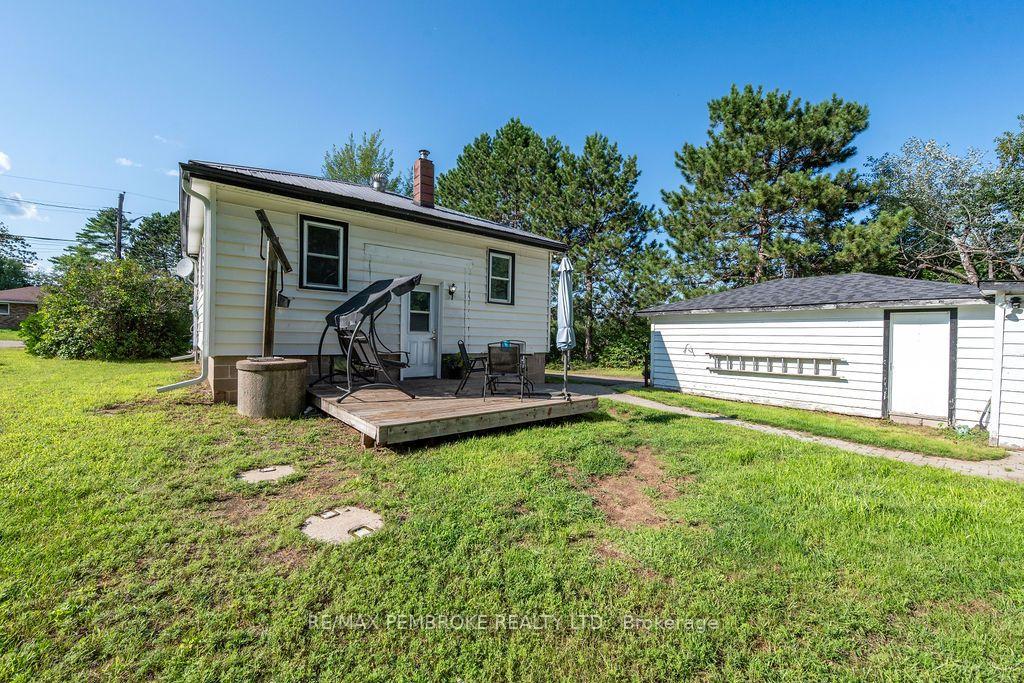 Photo 30 of 1 New Street, Petawawa, Petawawa — HOMEH