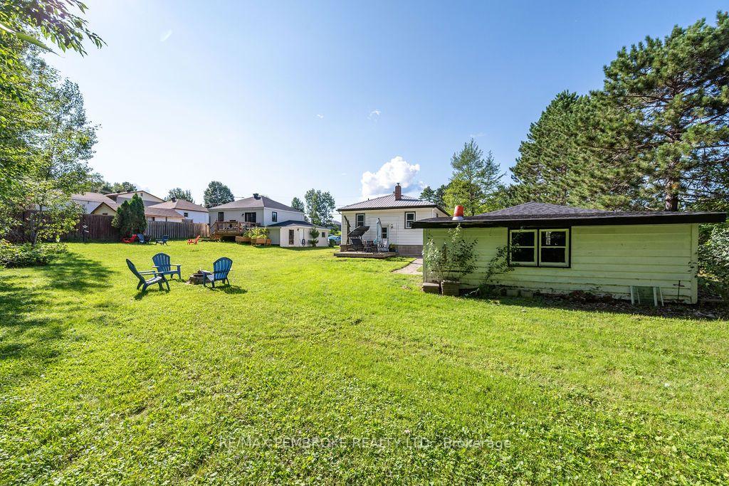 Photo 32 of 1 New Street, Petawawa, Petawawa — HOMEH