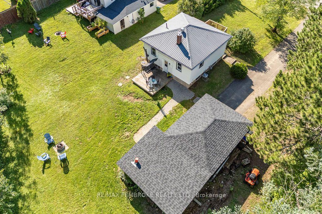 Photo 34 of 1 New Street, Petawawa, Petawawa — HOMEH