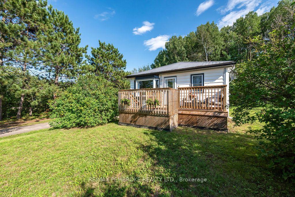 Photo 36 of 1 New Street, Petawawa, Petawawa — HOMEH