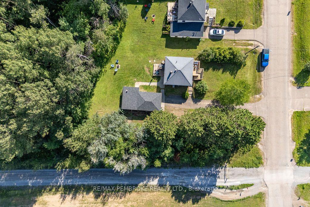 Photo 37 of 1 New Street, Petawawa, Petawawa — HOMEH