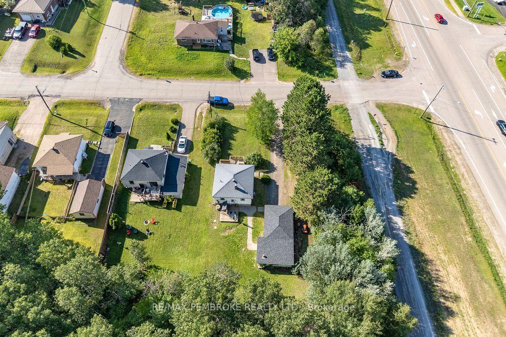 Photo 38 of 1 New Street, Petawawa, Petawawa — HOMEH