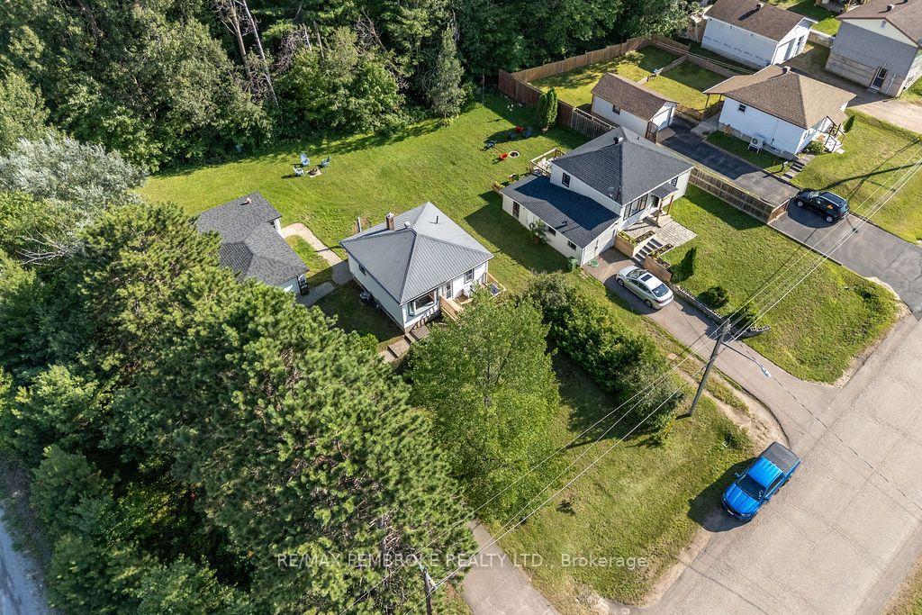 Photo 39 of 1 New Street, Petawawa, Petawawa — HOMEH
