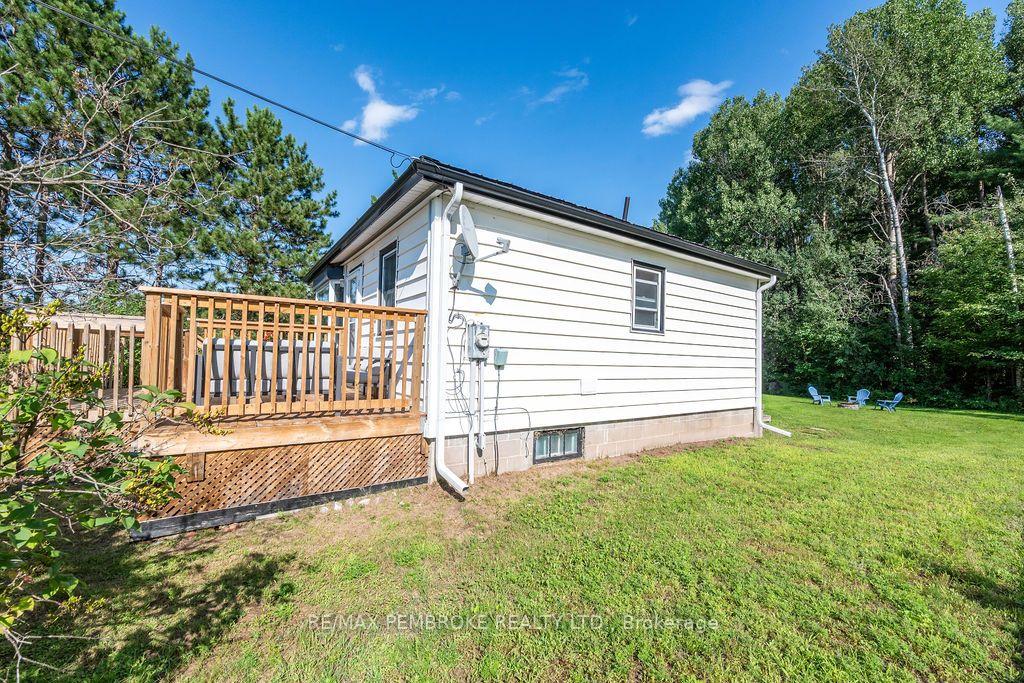 Photo 40 of 1 New Street, Petawawa, Petawawa — HOMEH
