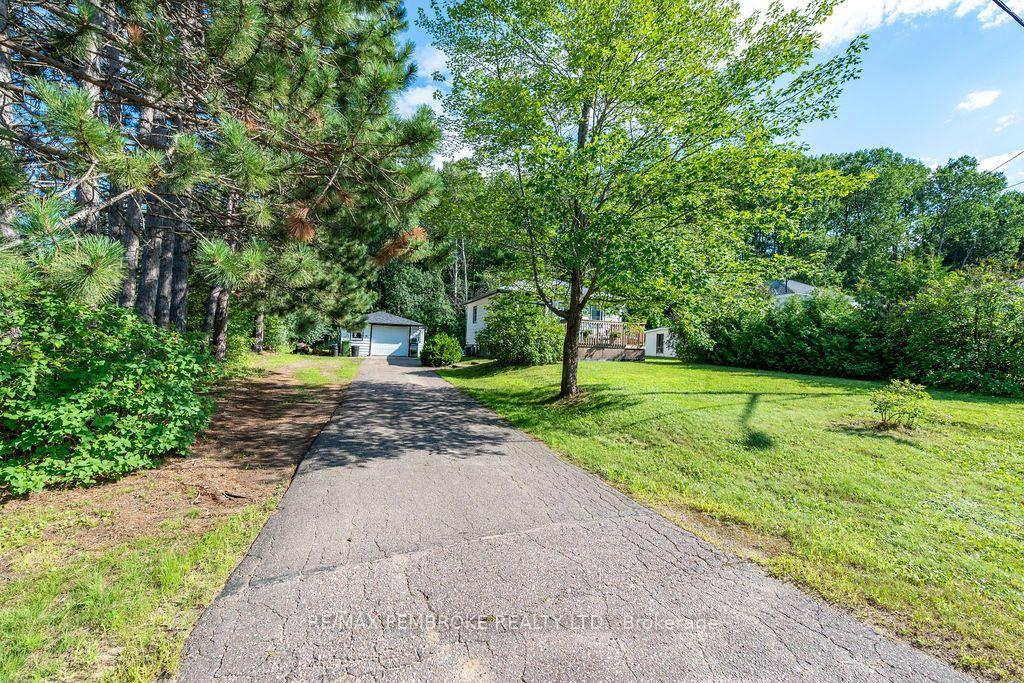 Photo 41 of 1 New Street, Petawawa, Petawawa — HOMEH