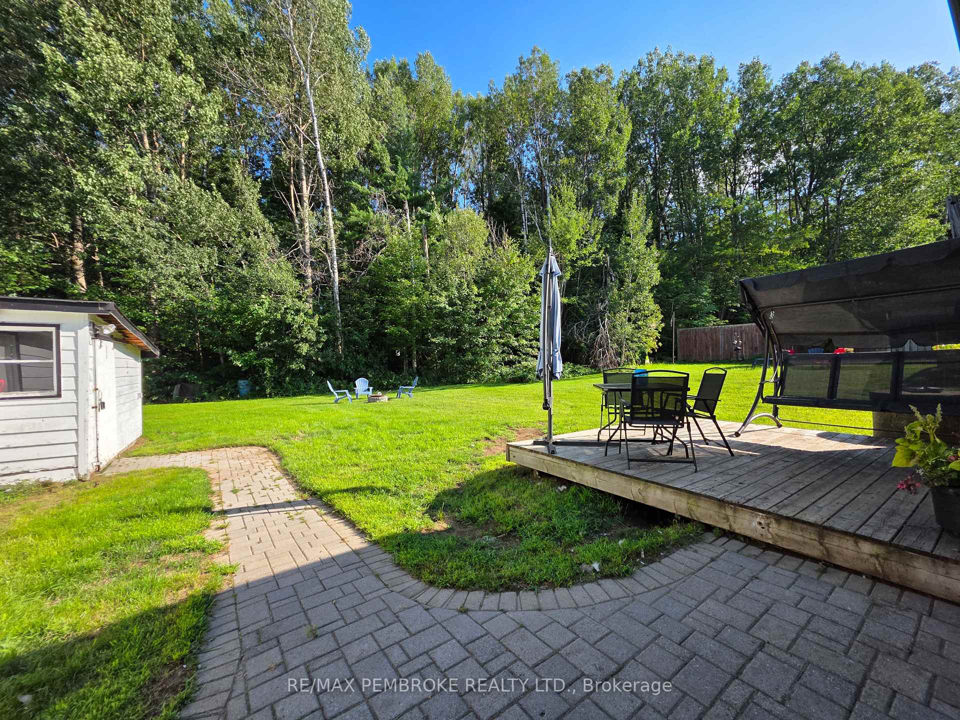 Photo 43 of 1 New Street, Petawawa, Petawawa — HOMEH