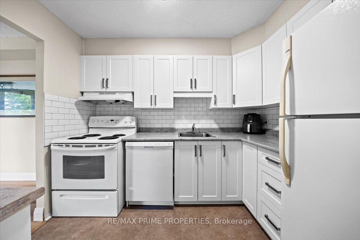Photo 3 of Unit 209, 158 Mcarthur Avenue, Ottawa, Vanier — HOMEH