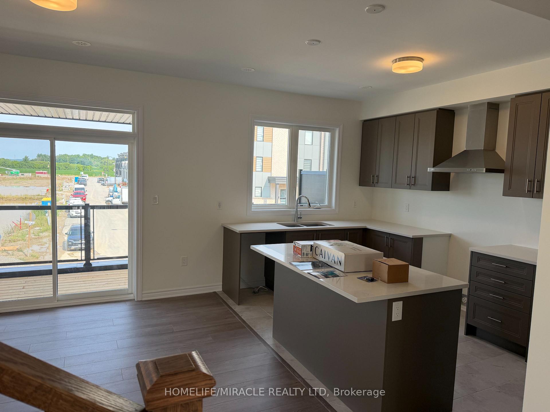 Photo 4 of 70 Thornbird Crescent, Brampton, Northwest Brampton — HOMEH