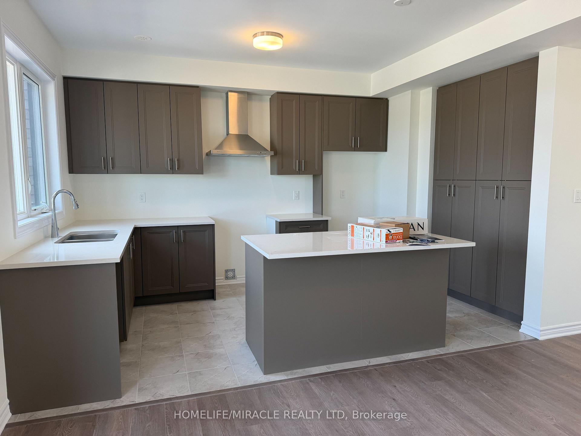 Photo 5 of 70 Thornbird Crescent, Brampton, Northwest Brampton — HOMEH