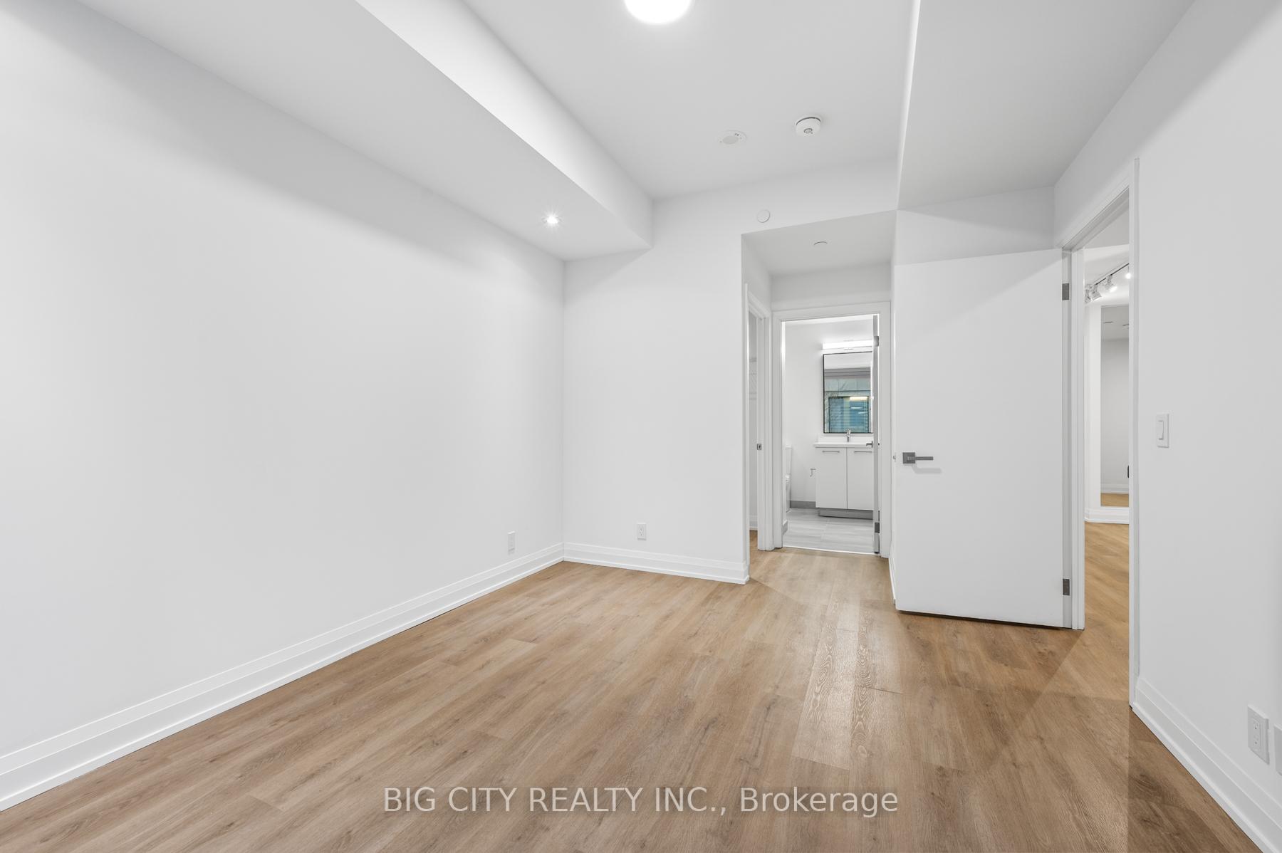 Photo 3 of Unit M04, 36 Brentcliffe Road, Toronto, Thorncliffe Park — HOMEH