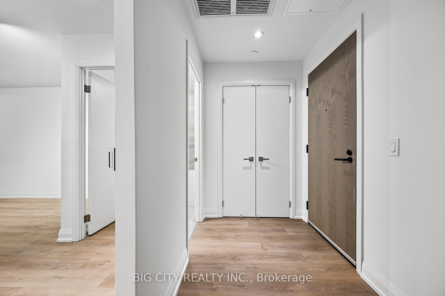 Photo 5 of Unit M04, 36 Brentcliffe Road, Toronto, Thorncliffe Park — HOMEH