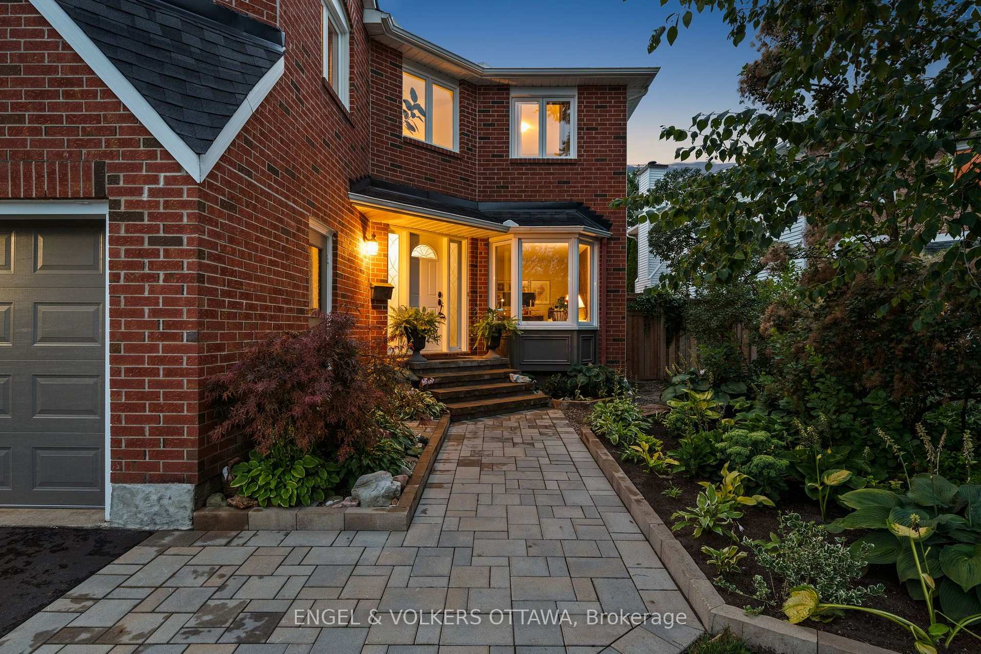 Photo 3 of 1602 Proulx Drive, Ottawa, Fallingbrook/Pineridge — HOMEH