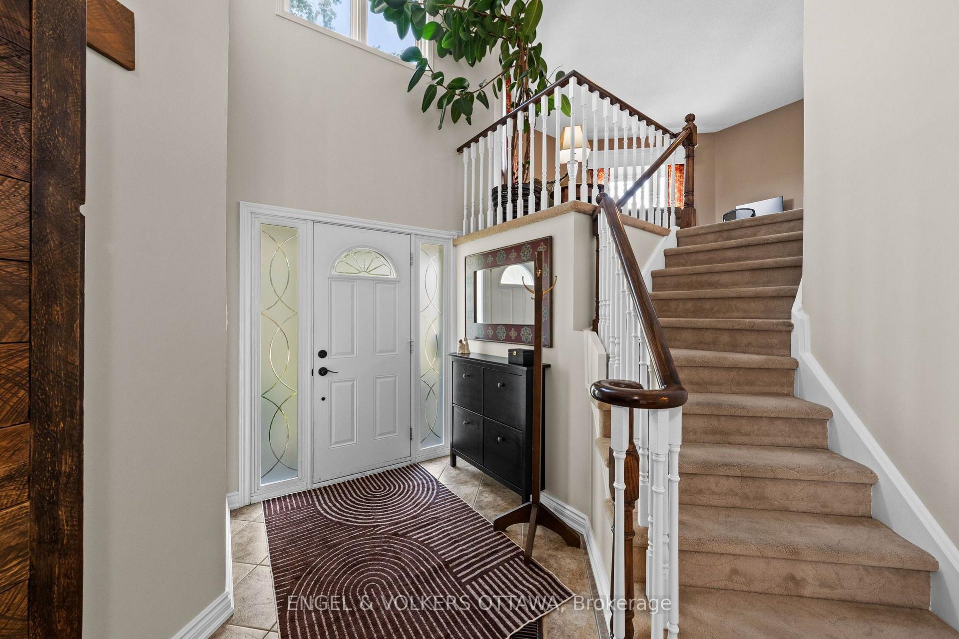 Photo 5 of 1602 Proulx Drive, Ottawa, Fallingbrook/Pineridge — HOMEH