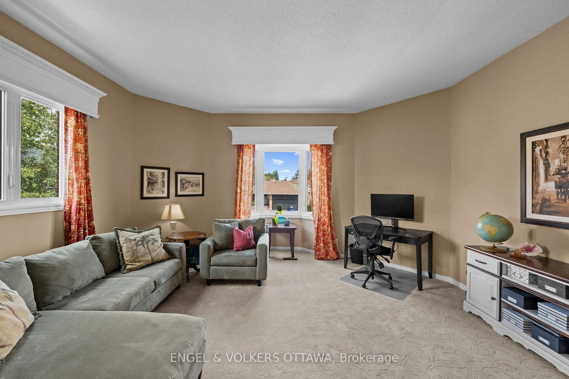 Photo 6 of 1602 Proulx Drive, Ottawa, Fallingbrook/Pineridge — HOMEH