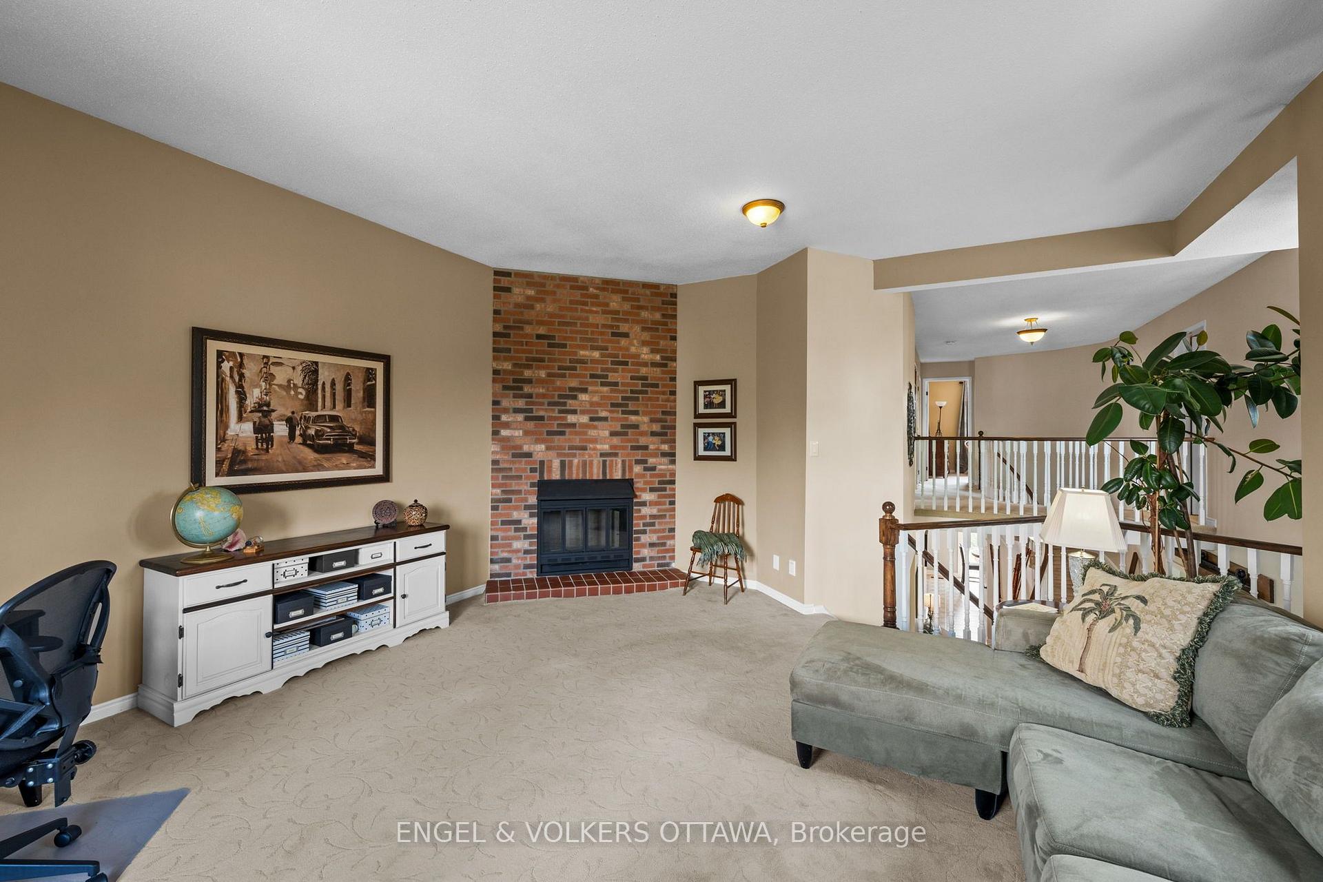 Photo 8 of 1602 Proulx Drive, Ottawa, Fallingbrook/Pineridge — HOMEH