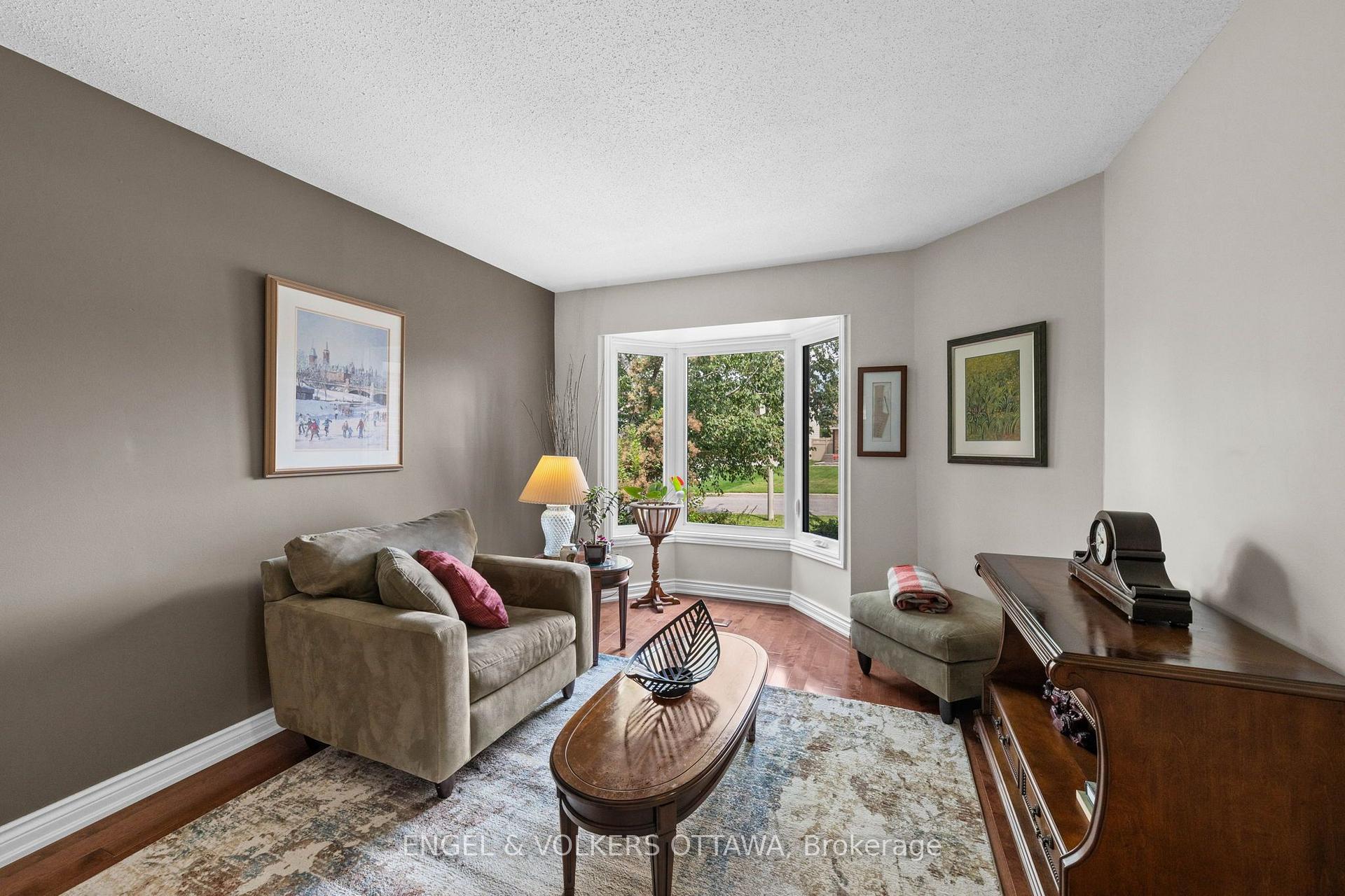 Photo 10 of 1602 Proulx Drive, Ottawa, Fallingbrook/Pineridge — HOMEH