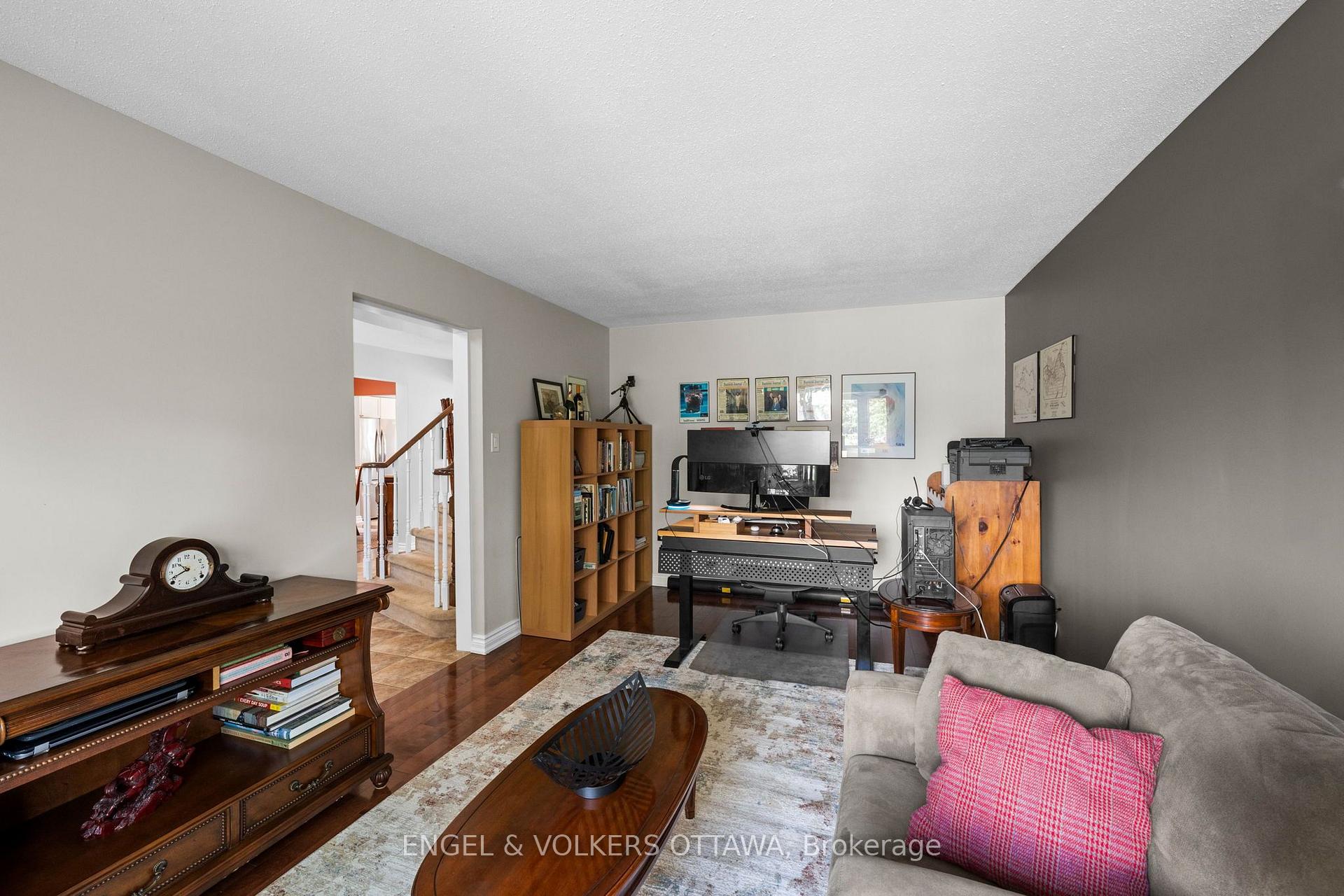 Photo 11 of 1602 Proulx Drive, Ottawa, Fallingbrook/Pineridge — HOMEH