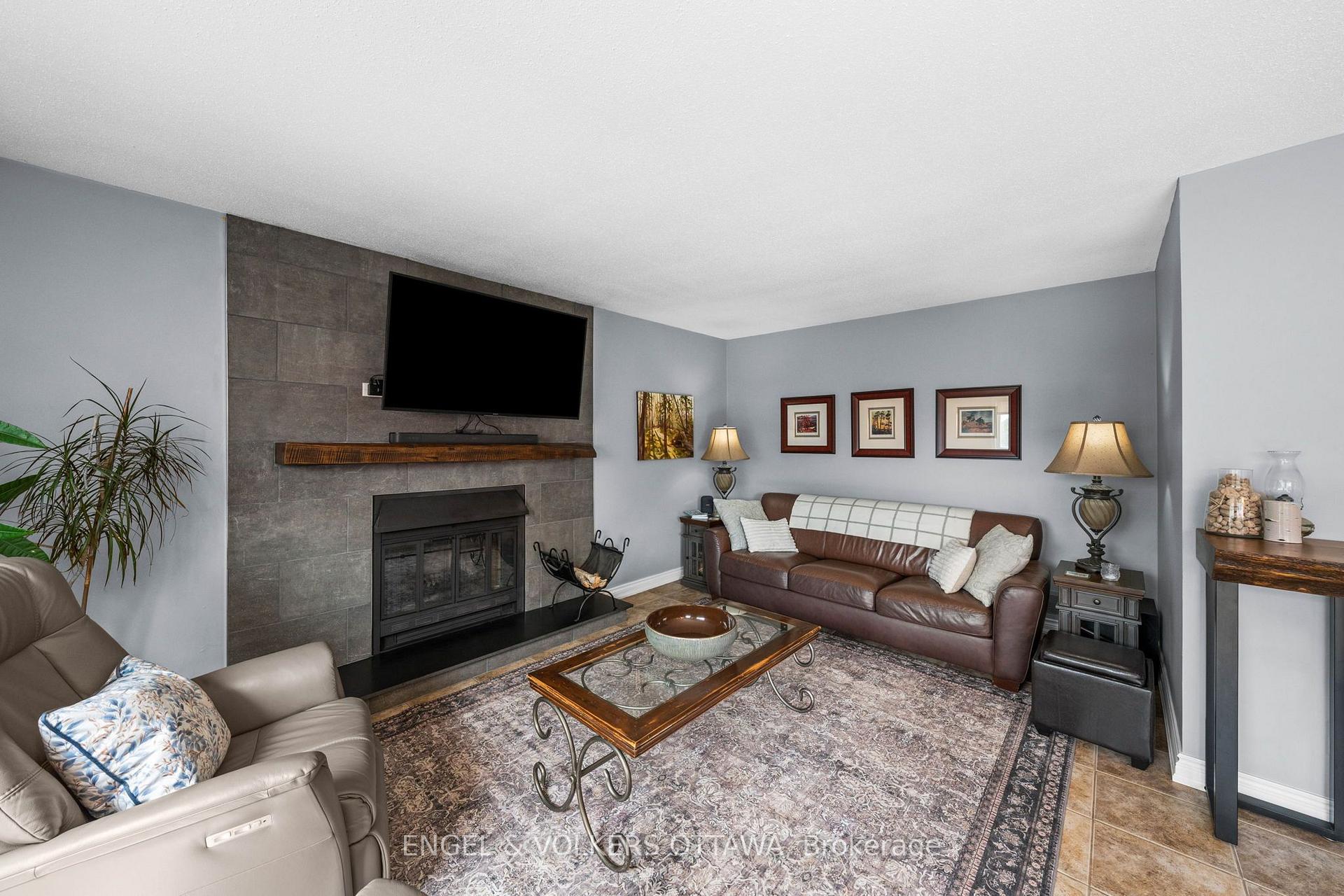 Photo 13 of 1602 Proulx Drive, Ottawa, Fallingbrook/Pineridge — HOMEH