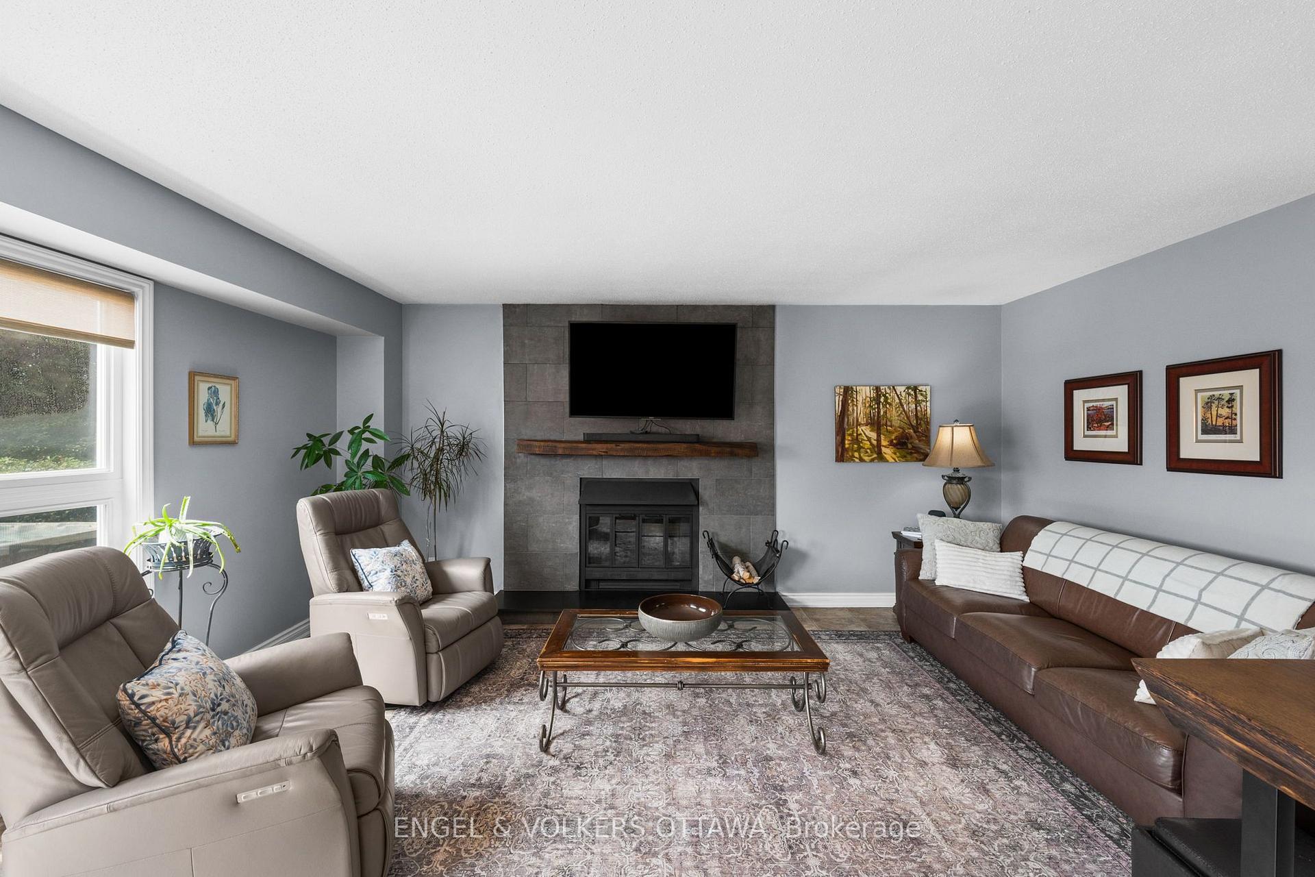 Photo 14 of 1602 Proulx Drive, Ottawa, Fallingbrook/Pineridge — HOMEH