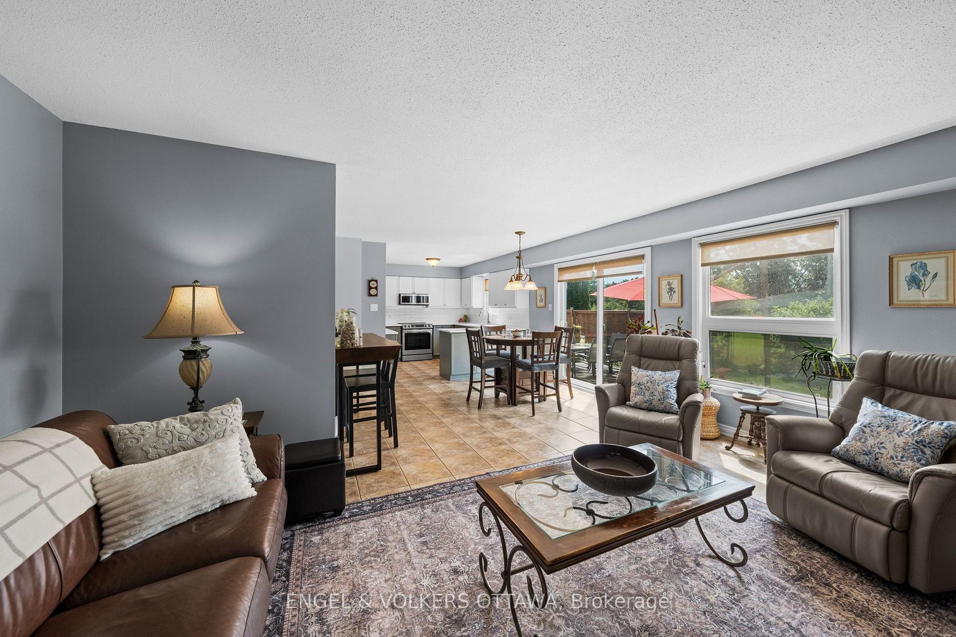 Photo 15 of 1602 Proulx Drive, Ottawa, Fallingbrook/Pineridge — HOMEH