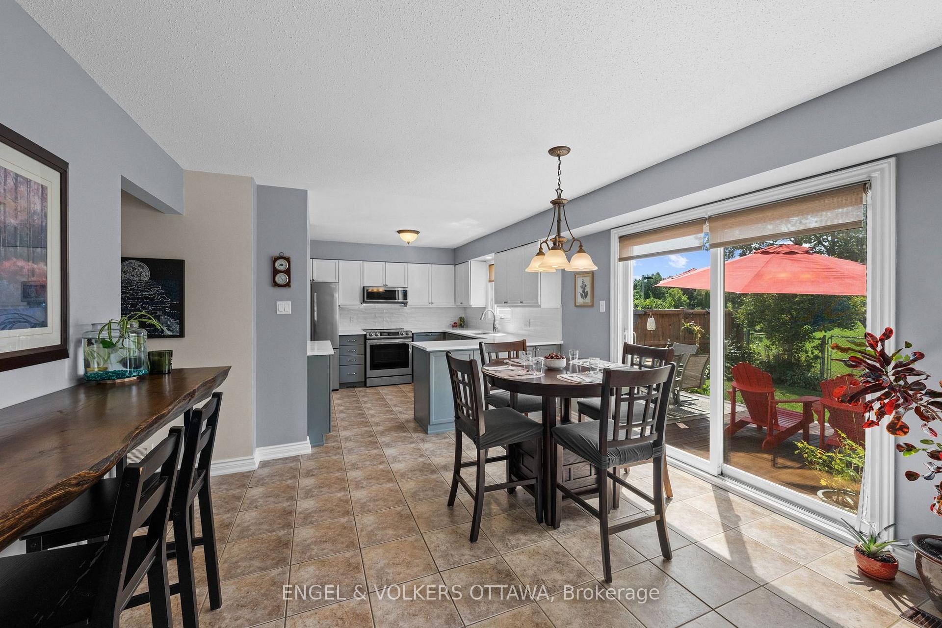 Photo 16 of 1602 Proulx Drive, Ottawa, Fallingbrook/Pineridge — HOMEH