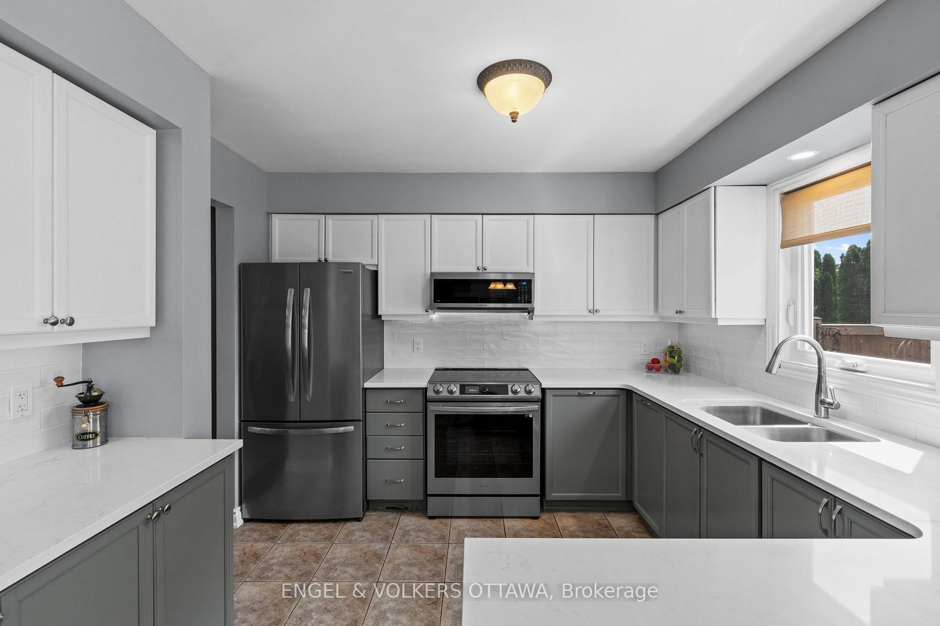 Photo 17 of 1602 Proulx Drive, Ottawa, Fallingbrook/Pineridge — HOMEH