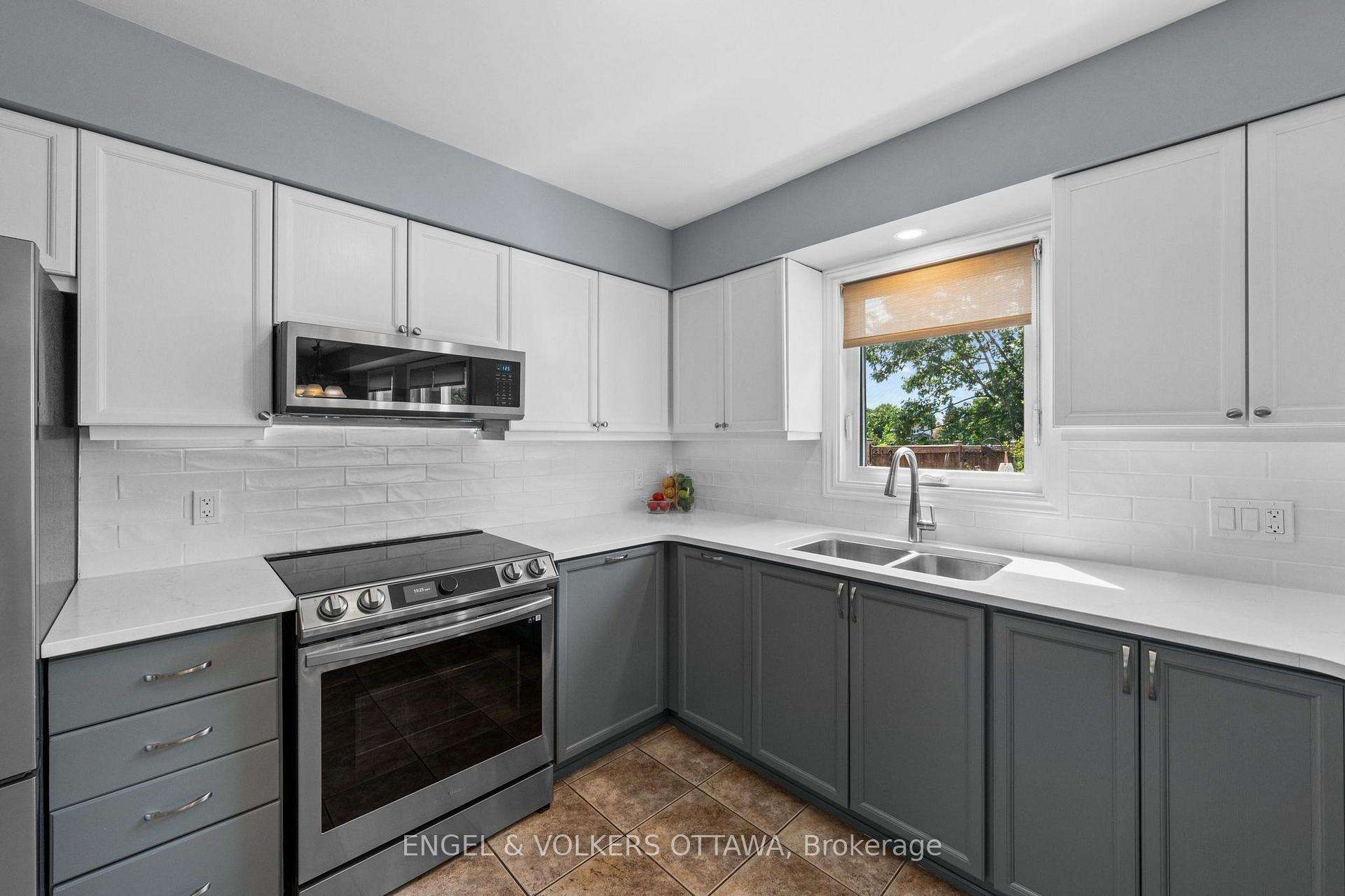 Photo 18 of 1602 Proulx Drive, Ottawa, Fallingbrook/Pineridge — HOMEH