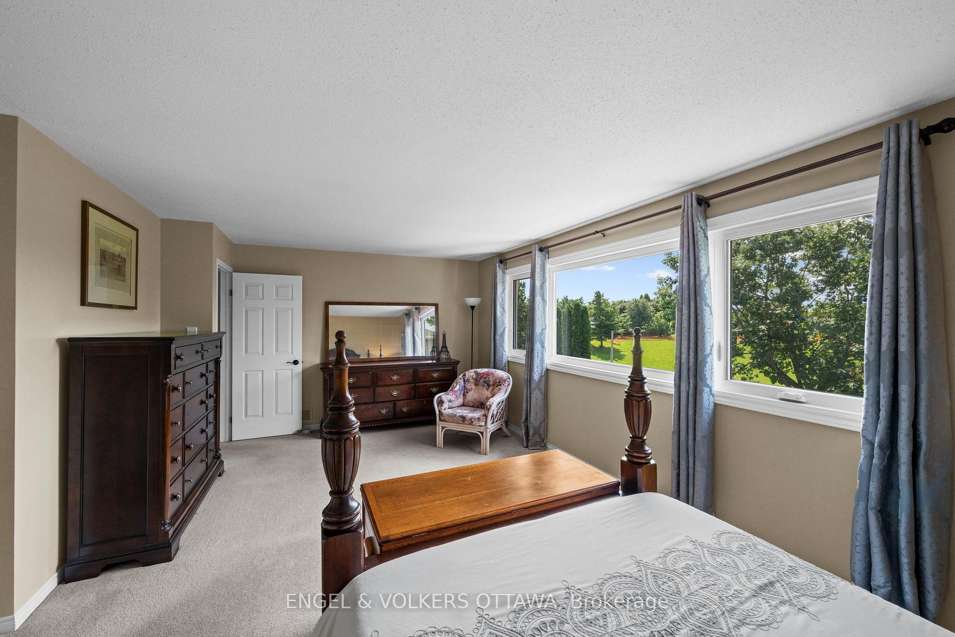 Photo 26 of 1602 Proulx Drive, Ottawa, Fallingbrook/Pineridge — HOMEH