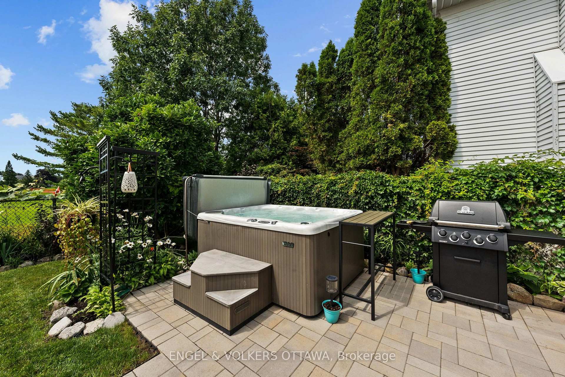 Photo 35 of 1602 Proulx Drive, Ottawa, Fallingbrook/Pineridge — HOMEH