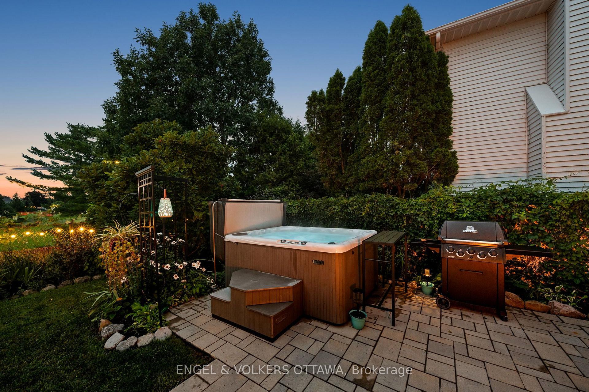 Photo 34 of 1602 Proulx Drive, Ottawa, Fallingbrook/Pineridge — HOMEH