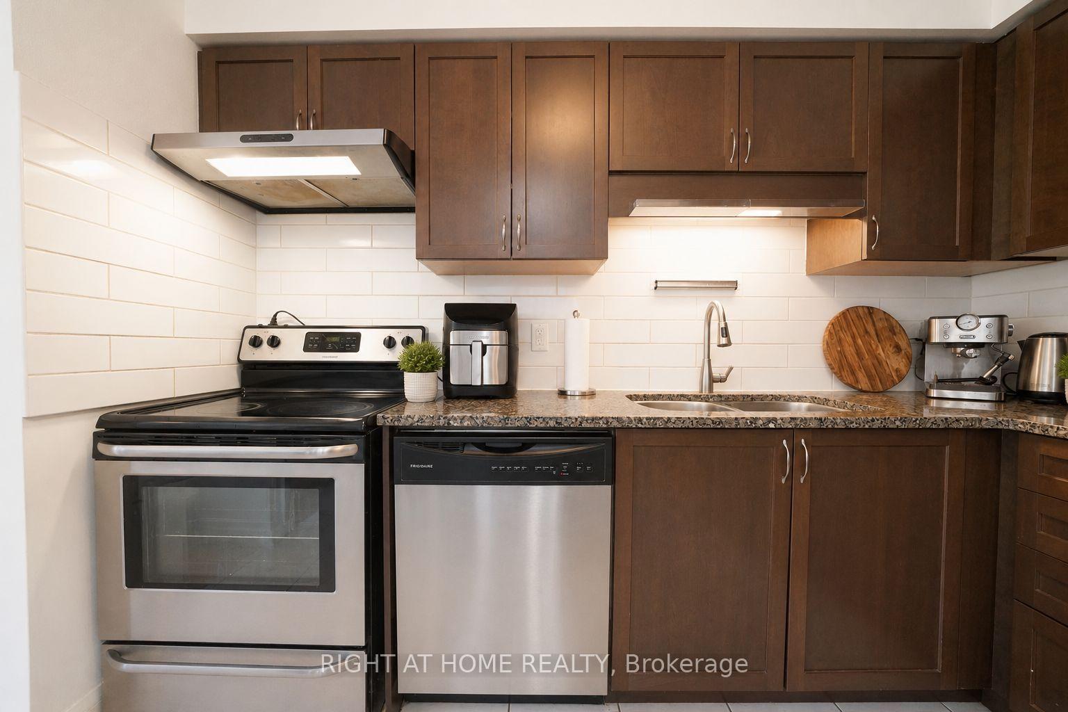 Photo 6 of 66 Arlington Crescent, Guelph, Pineridge/Westminster Woods — HOMEH
