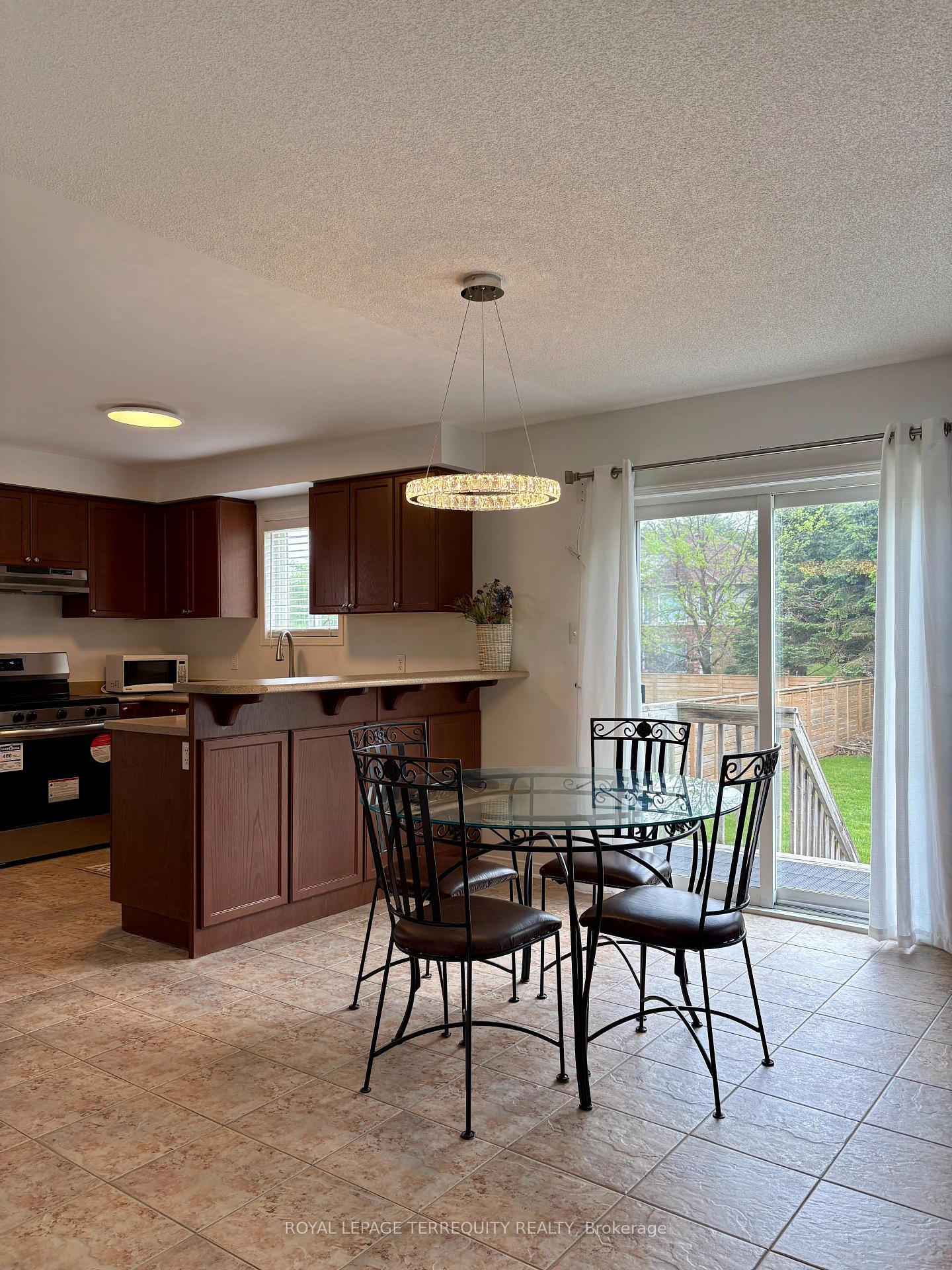 Photo 4 of 55 Regina Boulevard, Wasaga Beach — HOMEH