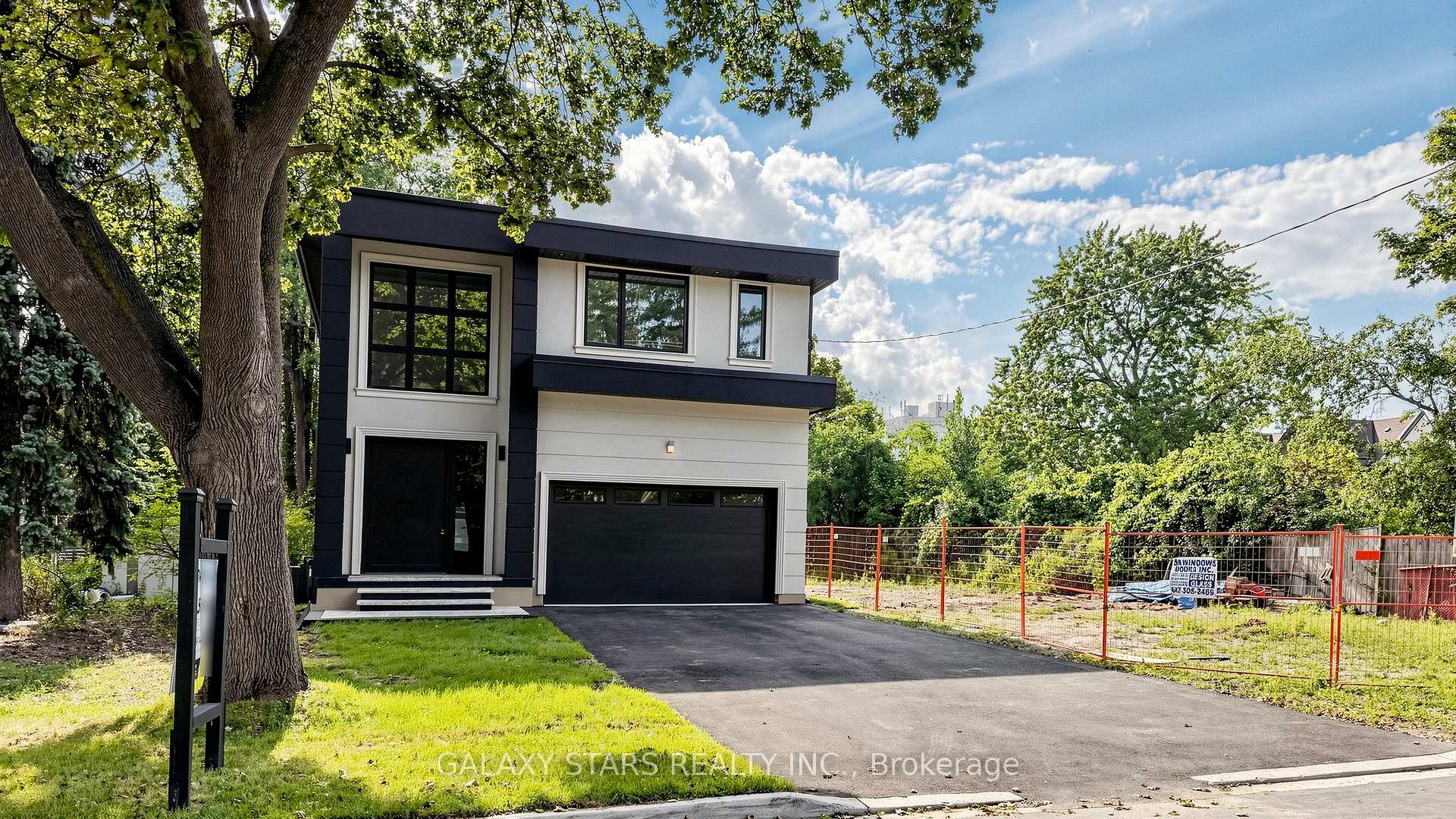 Photo 2 of 8B Lamont Avenue, Scarborough, Agincourt South-Malvern West — HOMEH