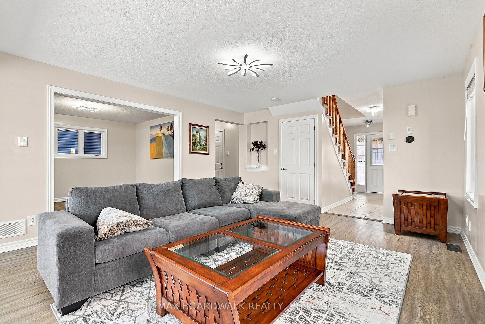 Photo 6 of 355 Sweetclover Way, Ottawa, Avalon West — HOMEH
