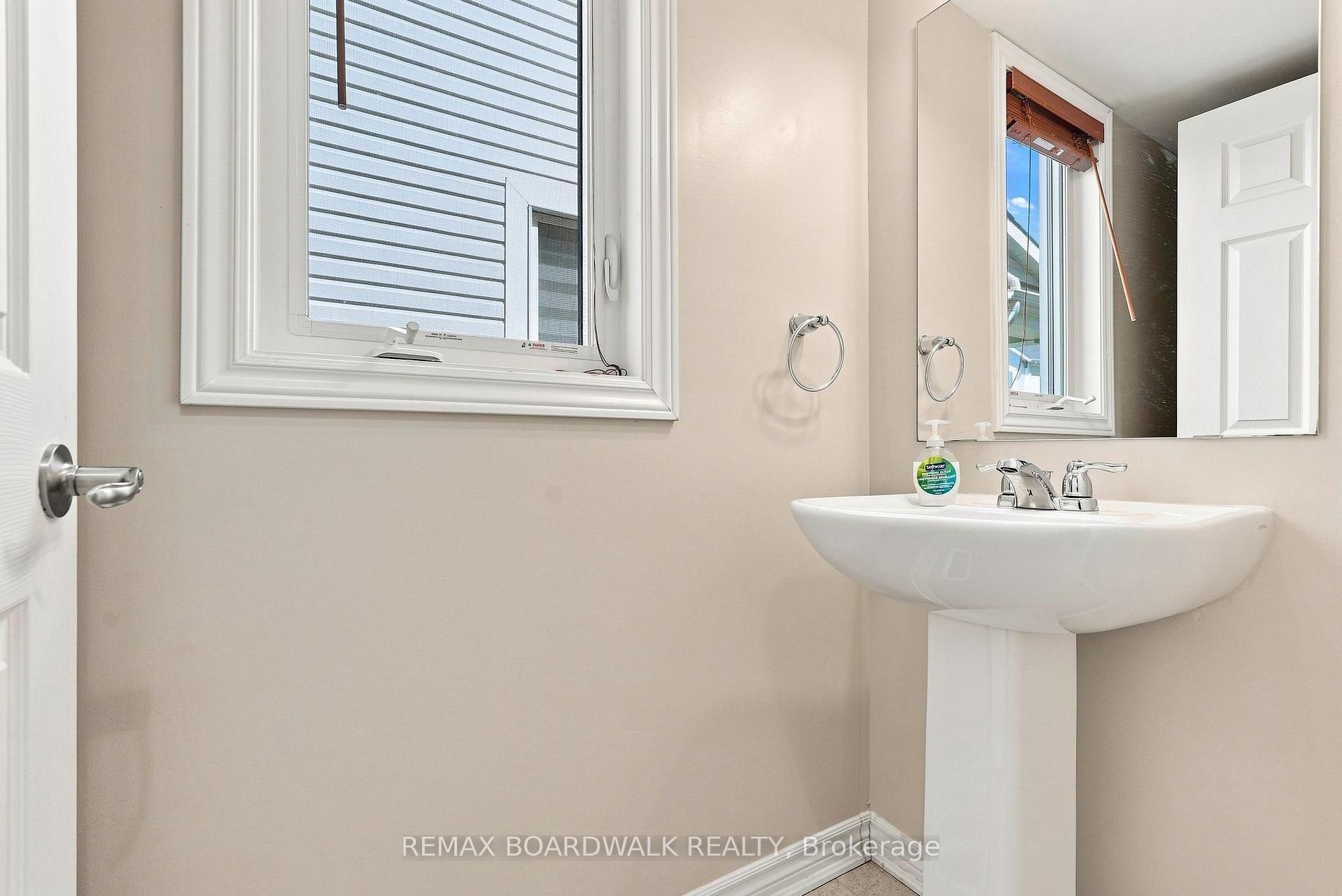 Photo 10 of 355 Sweetclover Way, Ottawa, Avalon West — HOMEH